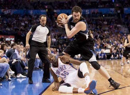  雷霆双少合砍八十五分擒老鹰  