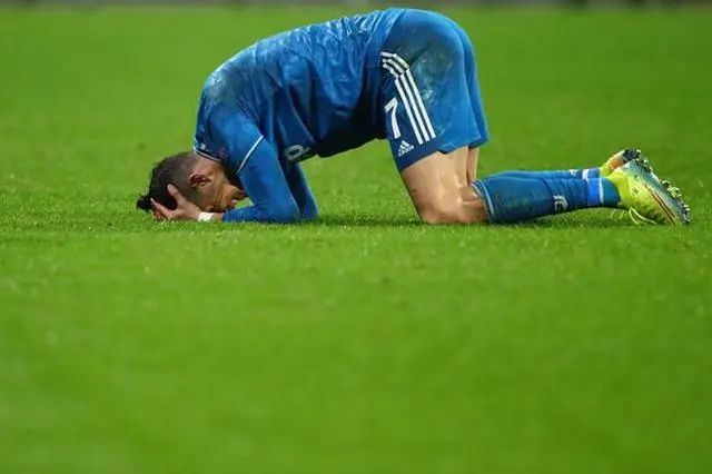  德里赫特头槌建功,尤文险胜十人拉齐奥  